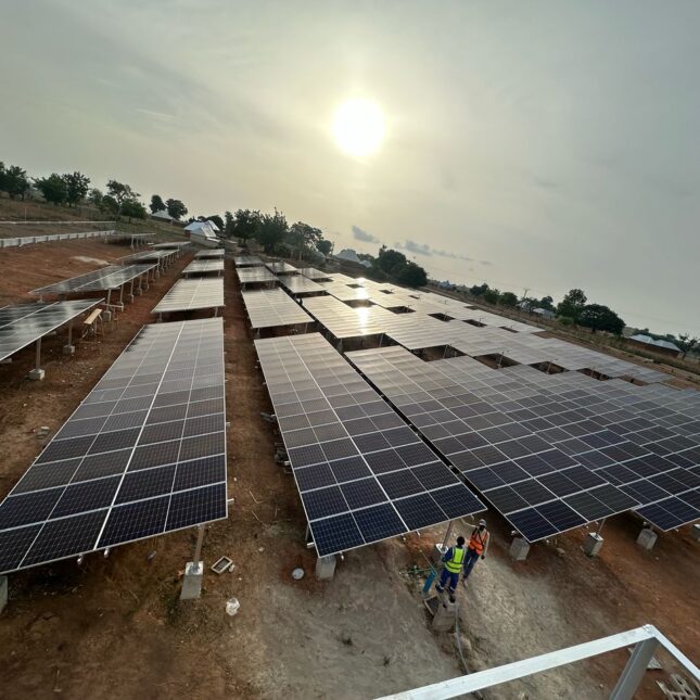 Mini-réseau solaire pour l'électrification rurale d'un village en Afrique de l'Ouest
